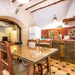 La Cueva Colosal