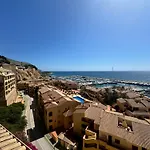 Sunrise Beachfront Apartment By The Marina