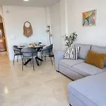 Hermoso Apartamento De 2 Dormitorios, Gran Terraza, Vistas Al Mar Y Cerca De La Playa \