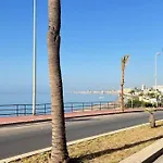 Hermoso Apartamento De 2 Dormitorios, Gran Terraza, Vistas Al Mar Y Cerca De La Playa \
