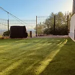 La Casa De Abajo