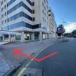 Apartamento Con Garaje, Centrico Y Luminoso