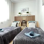 Superior La Playa! 3 Bedrooms! 2 Baths! Air Condition! Side Sea View!