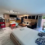 STILISH LOFT IN THE BEACH, piscina y mar