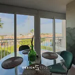 Pink Lake View Apartment