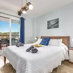 Relax In Our Luxury Home - Terrace, Pool & Parking