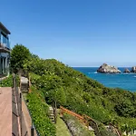 Espectacular villa al borde del mar