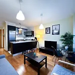 Apartamento Con Garaje, Centrico Y Luminoso