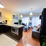 Apartamento Con Garaje, Centrico Y Luminoso