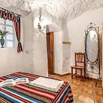 Beautiful Home In Cuevas Del Campo