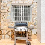 Amazing Apartment In Cautivador With Kitchen