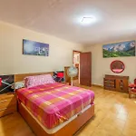 Gorgeous Home In Reus With Kitchenette