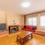 Gorgeous Home In Reus With Kitchenette