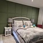 Luxurious Three Bedroom Duplex Apt Close To Beach
