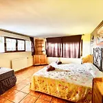 Rural Apartment With Direct Access To The Pool