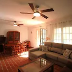 Chalet Casaturis En Urb. La Font Sant Joan D\'Alacant Ch102