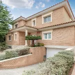 5 Bedroom Awesome Home In Reus