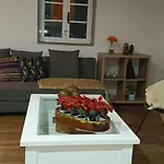 Vivienda Con Jardin Terraza Y Barbacoa
