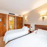 Hostal Sin Recep24H Puerta De La Villa - Pet Friendly & Restaurante