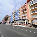 Welcoming Seafront Apartment Tv15
