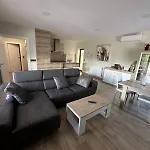 Chalet Independiente En Zona Residencial Rural