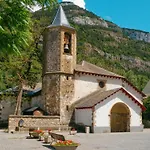 Apartamentos Canfranc Pueblo 3000