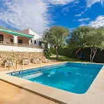 Villa Ullastres