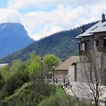 Chale Rustico Cerca De Pistas Con Vistas A La Montana