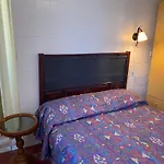 pequeño conjunto casas adosado