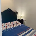 pequeño conjunto casas adosado