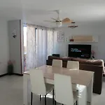 Apartamento En Los Nietos Con Piscina Comunitaria.