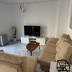 Encanto Urbano: Piso Centrico Totalmente Equipado