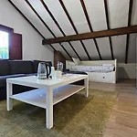 2. Habitación doble a 8 km de Bilbao. Baño compartido