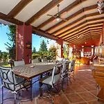 Casa Flores Mit Swimmingpool Und Grill
