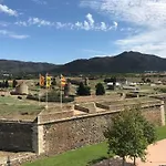 Apartamento con vistas al canal en residencia con piscina