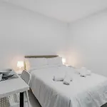 Las Palmas Comfort Rooms