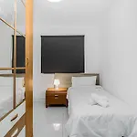 Las Palmas Comfort Rooms