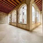 Besalú 11 Moderno apartamento con AC en la plaza