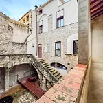 Besalú 11 Moderno apartamento con AC en la plaza