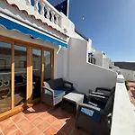 Los Cristianos studio, modern, spacious, pool,WiFi