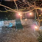 Comodo espacio semi subterranean en casa con mascotas, propio baño y patio y entrada