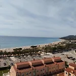 Apartamento con terraza, vistas playa y montaña