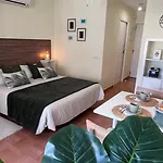 Coastal Feeling, Pools & Views Apt Agata
