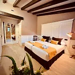 La Quinta Luxury Palace