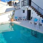 Casa con piscina Gades-Marisol