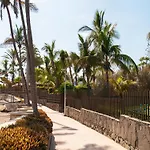 Ático Puerto Chico con vistas a la Playa