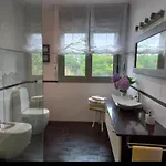 Habitacion En Casa Moderna Con Jardin