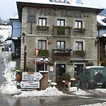Hosteria Peña Sagra
