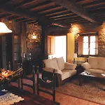 Casa De Aldea La Pumariega
