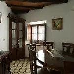 Holi-Rent Historic House Next To The Alcazar